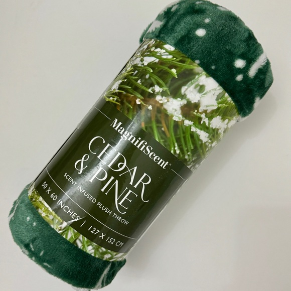 MagnifiScent Cedar & Pine Plush 50X60 Throw - NEW - Picture 2 of 8